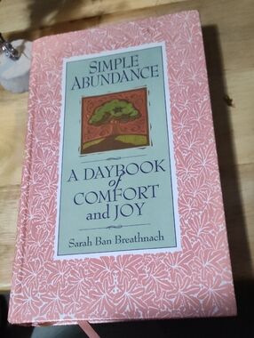 Simple Abundance: A Daybook of Comfort and Joy - Pink Cover